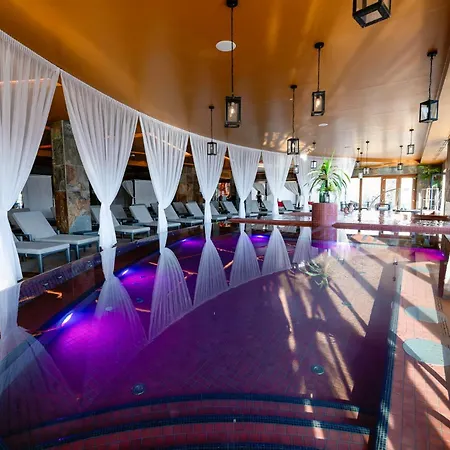 Allure Hotel & Spa Отель Эгер