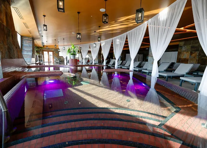 Allure & 4* 에게르